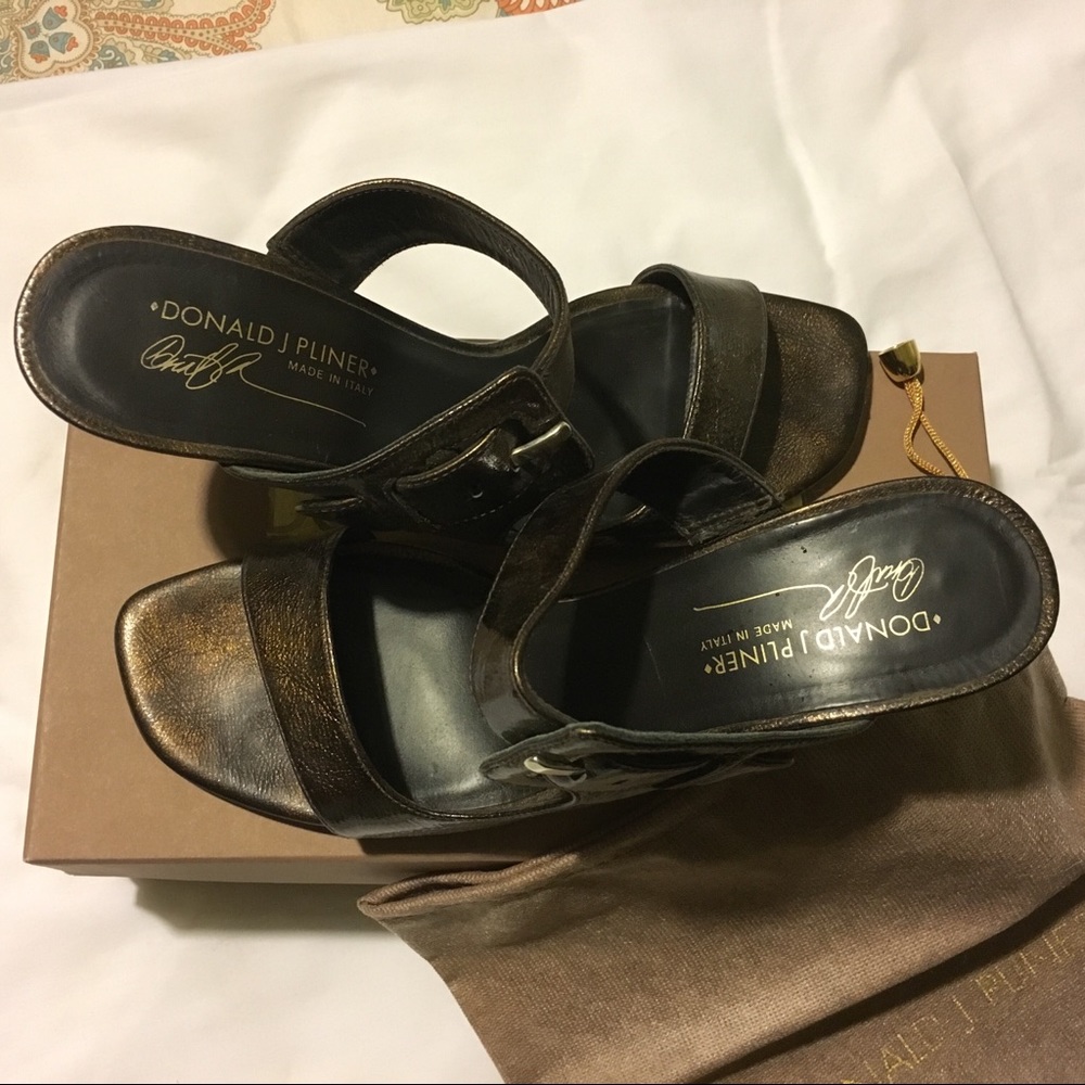 Donald J. Pliner Signature Nelia Bronze Size 9.5M